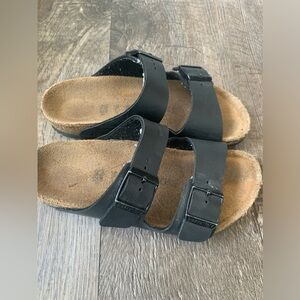 Birkenstocks size 32
